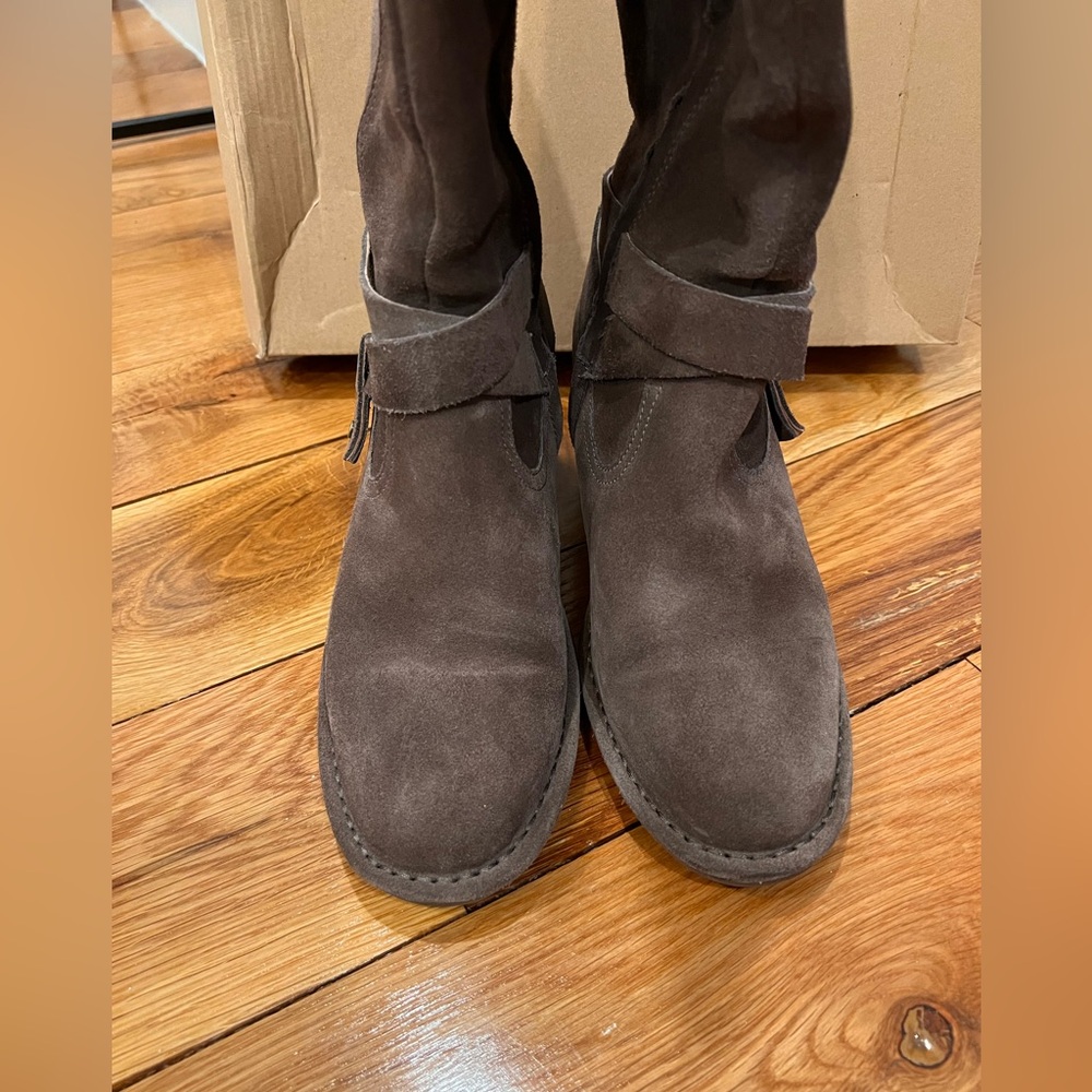 UGG Suede Boots | Truffle | Size 8.5m - Picture 4 of 14